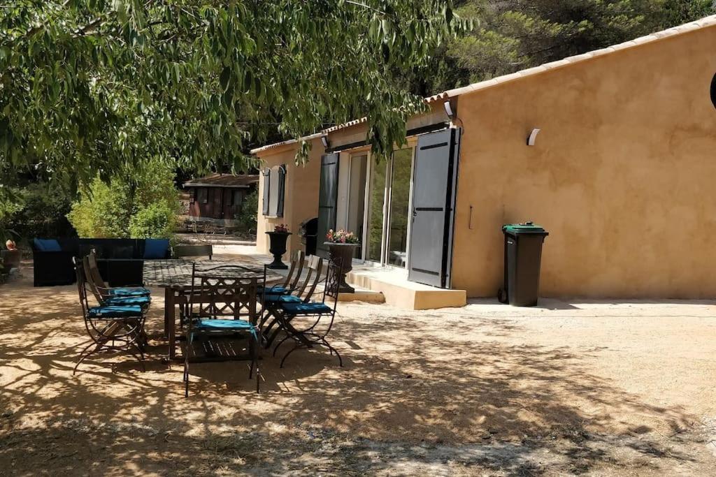 Villa Cigalons En Pleine Pinede Avec Piscine Chauffee De Mai A Septembre Auriol Exterior photo